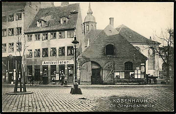 Købh., St. Strandstræde med antikvitetshandel. Stenders no. 10096.