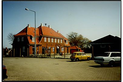 Allinge jernbanestation i 1990'erne. Privat farvefotografi 10x15 cm.