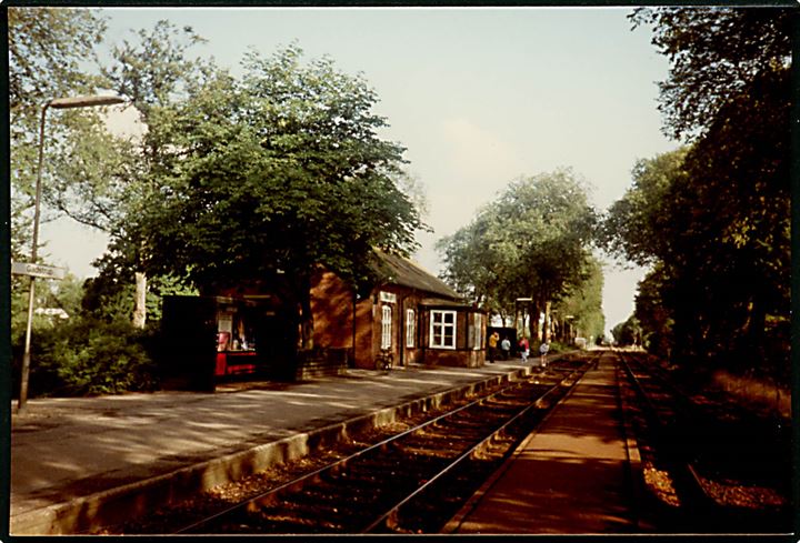 Gadstrup jernbanestation. Privat farvefotografi 10x15 cm.