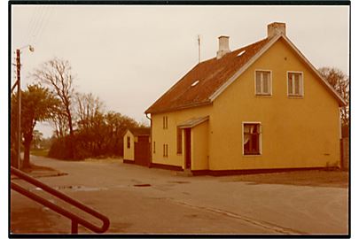 Lobbæk jernbanestation. Privat farvefotografi 9x13.cm.