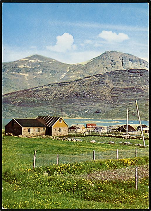 Marker og huse på fåreavlerstedet Igaliko, Sydgrønland. KGH no. 21.  Grønlund Publishers, Foto KGH's arkiv. (Uden tiltryk Grønlands Postvæsen).