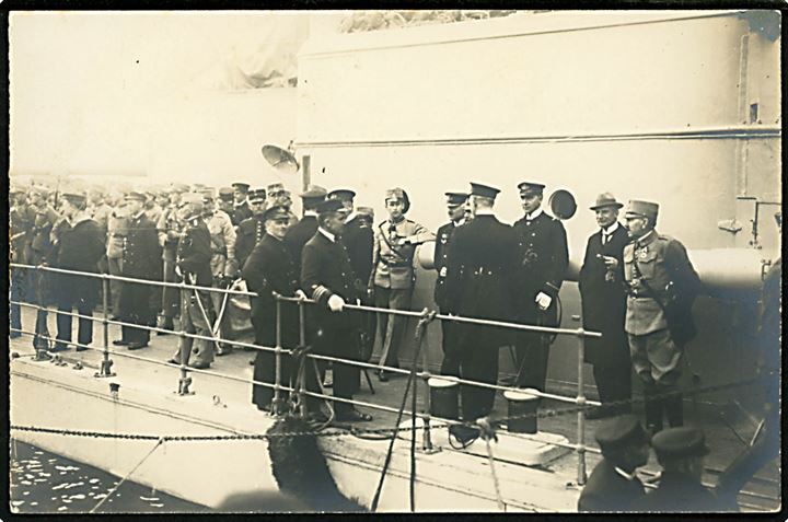 Genforening. Soldater og officerer fra Sønderjydsk Kommando ombord på Olfert Fischer i Sønderborg d. 5.5.1920. Fotokort u/no.