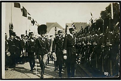 Genforening. Chr. X hilser på Livgarden i Sønderborg d. 10.7.1920.U/no.