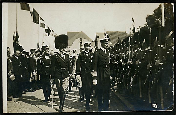 Genforening. Chr. X hilser på Livgarden i Sønderborg d. 10.7.1920.U/no.