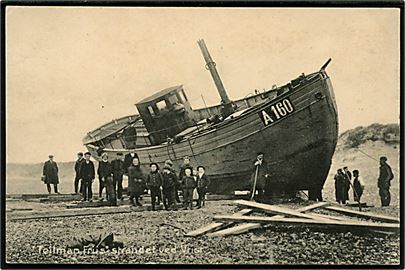 “Teilman Friis” (A160), fiskefartøj fra Nykøbing Mors strandet ved Vrist d. 27.1.1908. H. Riegels / Stenders no. 13545.