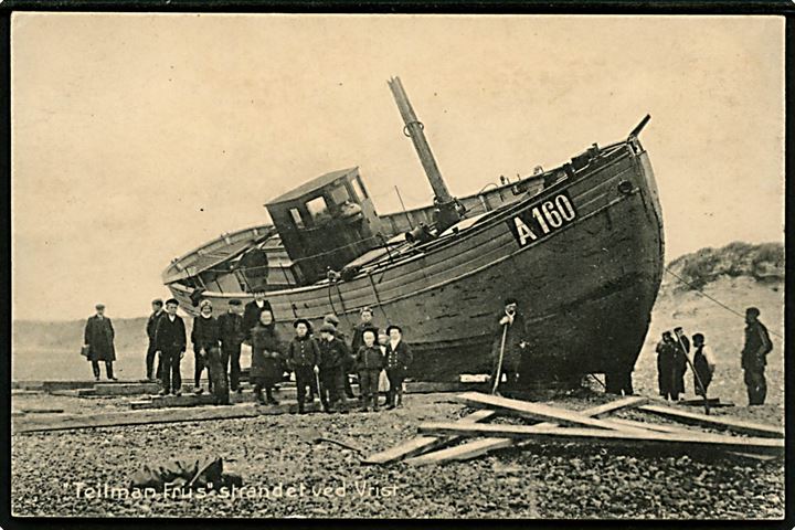 “Teilman Friis” (A160), fiskefartøj fra Nykøbing Mors strandet ved Vrist d. 27.1.1908. H. Riegels / Stenders no. 13545.