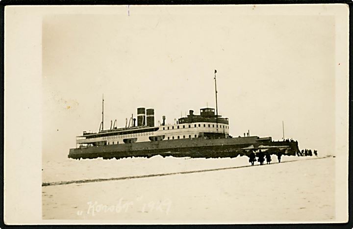 Korsør, DSB færge i isen i Storebælt under isvinteren 1929. Fotokort u/no.