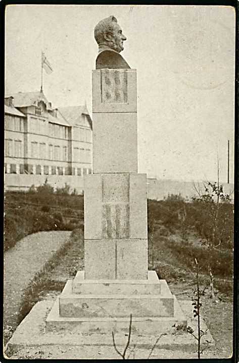 10 aur Landskab single lokalt brevkort (Monument) i Akureyri d. 24.12.1925. Lodret fold.