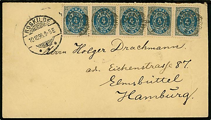 4 øre Tofarvet omv. rm. i single og to parstykker på brev annulleret med stjernestempel KORNERUP og sidestemplet brotype Ia Roskilde d. 10.10.1896 til digter og kunstmaler Holger Drachmann i Elmsbüttel pr. Hamburg, Tyskland. Holger Drachmann (1846-1906), kunstmaler og forfatter, opholdt sig i flere perioder i Hamburg.