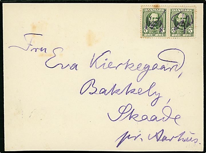 5 øre Fr. VIII i parstykke på brev noteret Fra Glamsbjerg blækannulleret 16/3 Tog 21 til Bakkely, Skaade pr. Aarhus. På bagsiden ank.stemplet Aarhus d. 17.3.1911. Påtegningen han være fra det vestgående Tog 21 på strækningen Nyborg-Fredericia, som har fundet det ustemplede brev fra Assensbanen.