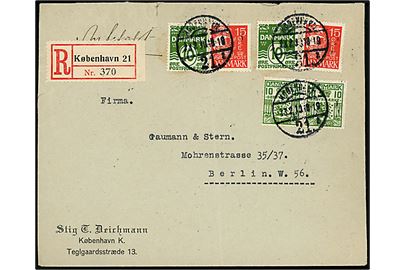 10 øre Bølgelinie (2), 15 øre Karavel (2) og 10 øre Gebyrmærke i parstykke på anbefalet brev fra København 21 (= Hovedbanegården) d. 23.2.1930 til Berlin, Tyskland. Urent åbnet med rift.