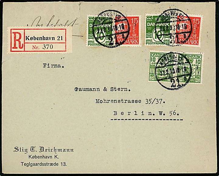 10 øre Bølgelinie (2), 15 øre Karavel (2) og 10 øre Gebyrmærke i parstykke på anbefalet brev fra København 21 (= Hovedbanegården) d. 23.2.1930 til Berlin, Tyskland. Urent åbnet med rift.