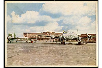 Douglas DC-6 fra SAS i Hamburg Flughafen. 