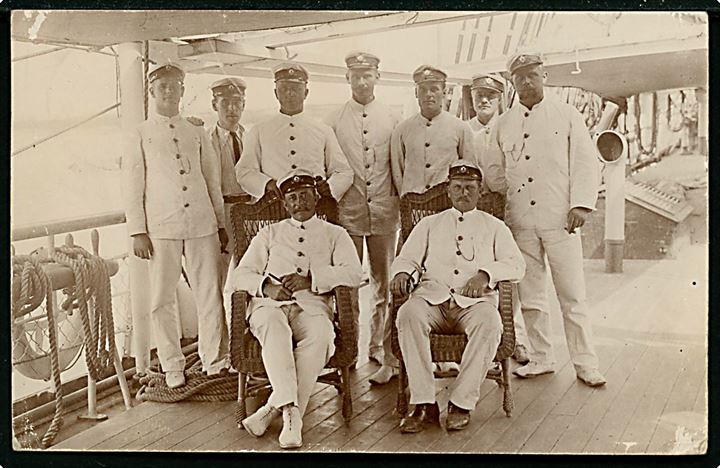 Viking, skoleskib, officerer i tropeuniformer. Fotokort u/no. anvendt fra Port Pirie, South Australien 1909.