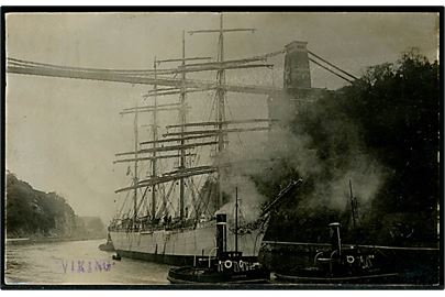 Viking, skoleskib slæbes ind til Bristol. Fotokort u/no. Sendt fra skibet i Cardiff d. 20.5.1912.