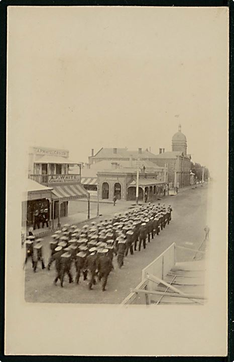 Viking, skoleskib. Elever på udflugt i Port Pirie, South Australia ca. 1909. Fotokort u/no.