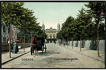 Odense, Jernbanegade med jernbanestation i baggrunden. Stenders no. 6123.