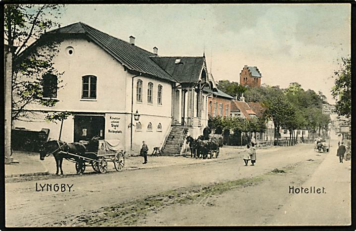 Lyngby, Hovedgade med hotel og kirke i baggrunden. Stenders no. 4760.