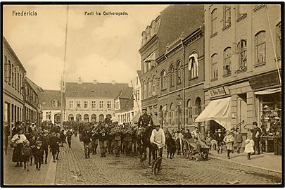 Fredericia. Gothersgade med marcherende militær orkestret. Einer O. Kull u/no. 