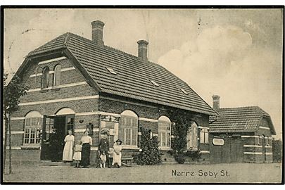 Nørre Søby Station på Odense - Nørre Broby - Faaborg banen. Petersen, Brobyværk no. 1373.