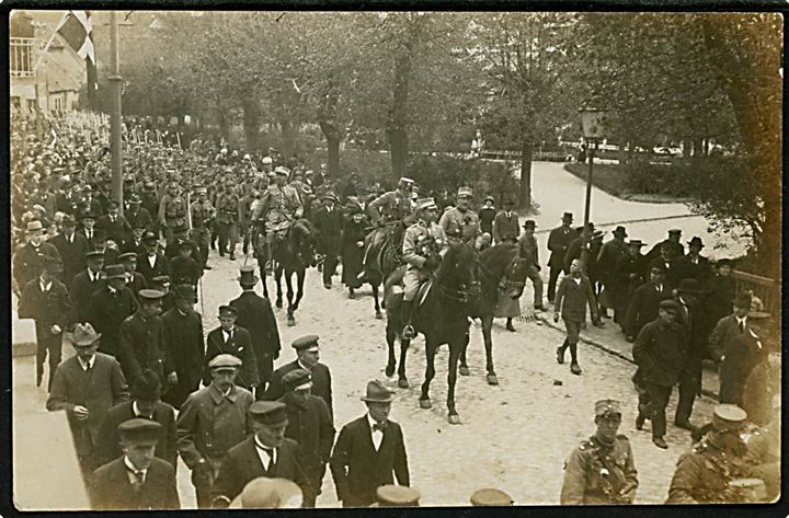 Genforening. Oberst Moltke og Sønderjydsk Kommandos 1. Bataillon ankommer til Sønderborg d. 5.5.1920. U/no.