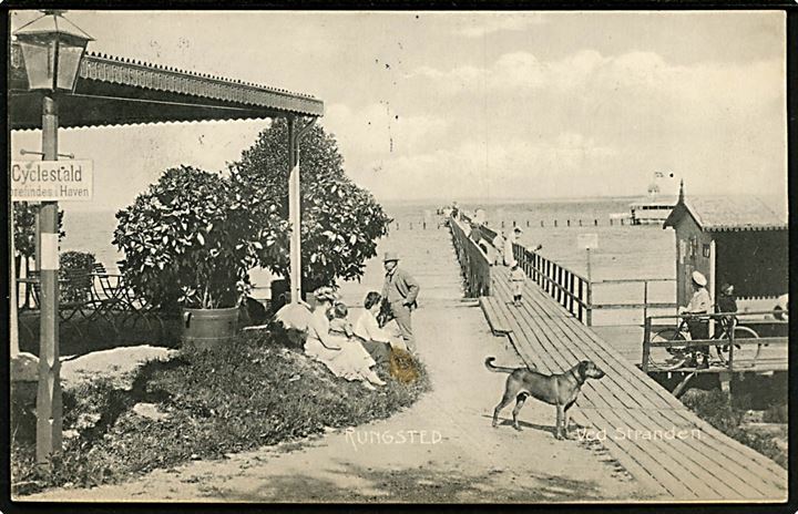 Rungsted. Ved stranden med Cykelstald og badehus. Stenders no. 3744.