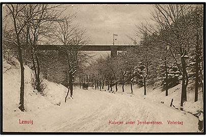 Lemvig, Hulvejen med jernbanebro på vinterdag. Warburg u/no.