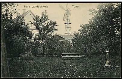 Tune. Landboskolen. Nordisk Kunstanstalt no. 212.