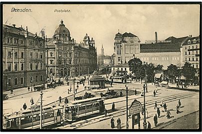 Dresden. Postpladsen med sporvogne. 