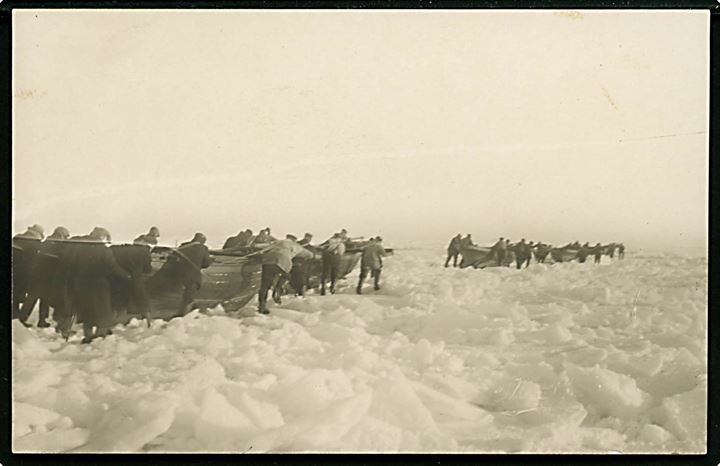 Nyborg, Isbådstransport på Storebælt under isvinter. Fotograf M. Behnke u/no.