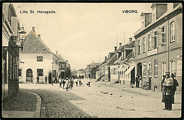 Viborg, Lille St. Hansgade med militærvagt. U/no.