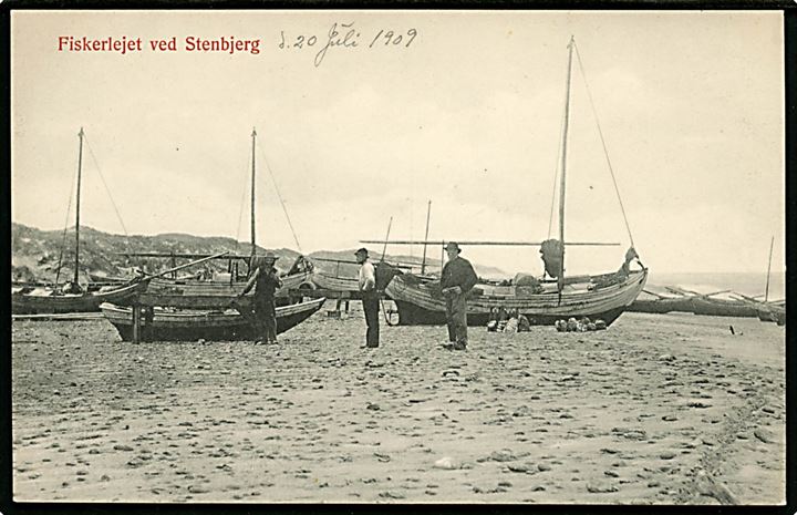 Stenbjerg fiskerleje med fiskefartøjer. W. & M. no. 637.