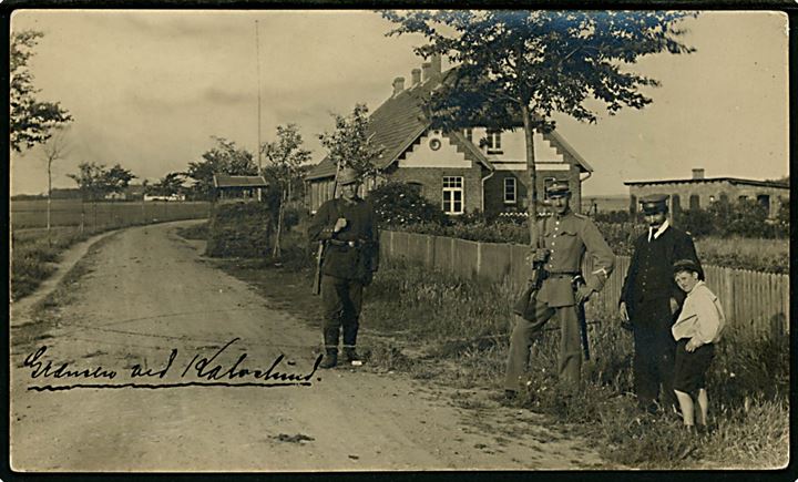 Kalvslund, grænsen med dansk og tysk grænsevagt. Fotograf A. Lauridsen, Ribe. U/no.