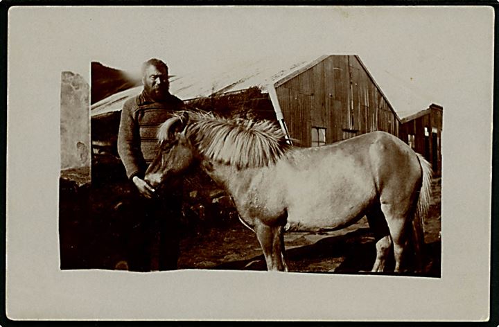 Island, islandsk bonde med hest. U/no.