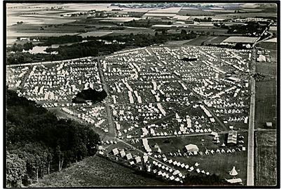 Odense, Eventyrlejren, Sanderumgaard 1957. Luftfoto H. Bonde Hansen u/no. Frankeret med 20 øre 1000 års udg. og annulleret med spejder særstempel .