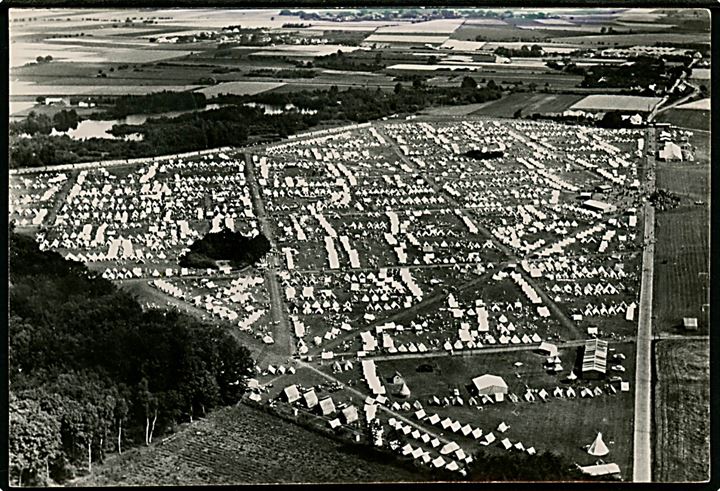 Odense, Eventyrlejren, Sanderumgaard 1957. Luftfoto H. Bonde Hansen u/no. Frankeret med 20 øre 1000 års udg. og annulleret med spejder særstempel .