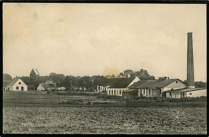 Egitslevmagle med kirke i baggrunden. Gjellebøl u/no.