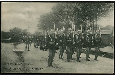 Købh., Garden vender hjem fra Amager Skydebaner. No. 587.