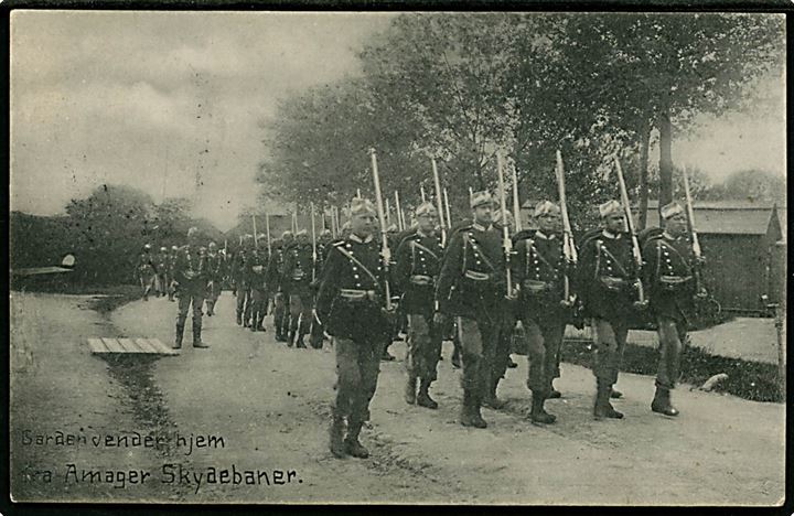 Købh., Garden vender hjem fra Amager Skydebaner. No. 587.