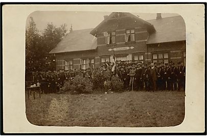 Soldater ved ejendommen Nygaard. Fotokort anvendt i Svendborg 1916.