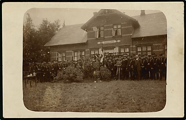 Soldater ved ejendommen Nygaard. Fotokort anvendt i Svendborg 1916.