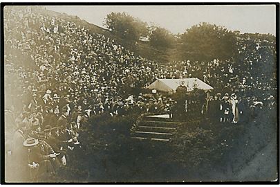 Genforening. Ungdomsmødet på Dybbøl Banke den 25.5.1919. Fotokort u/no.