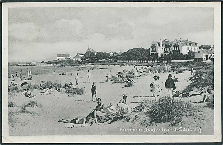 Sommerdag på stranden i Sandvig, Bornholm. Stenders no. 68959.