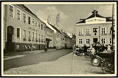 Rudkøbing, Torvet med automobiler. Stenders no. 94.