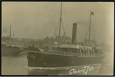 Bornholm, S/S, Dampskibsselskabet paa Bornholm af 1866 A/S. Fotografisk julekort fra Københavns havn. U/no. Frankeret med 3 øre Bølgelinie og Julemærke 1913 og sendt lokalt i Kjøbenhavn d. 23.12.1913.