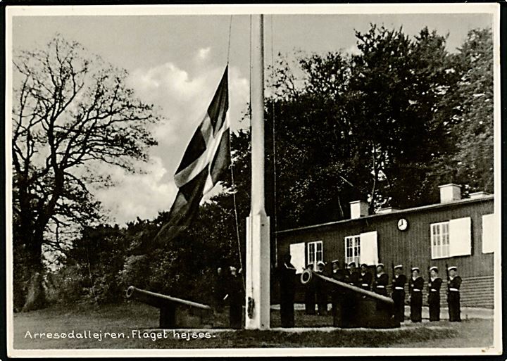 Frederiksværk, Arresødal lejren. Flaget hejses. Stenders no. 93628.