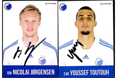 FC København. Ti spillerkort fra ca. 2014 med autografer: 18 Nicolai Jørgensen, 24 Youssef Toutouh, 21 Johan Wiland, 1 Kim Christensen, 25 Christoffer Remmer, 16 Thomas Kristensen, 31 Jakob Busk, 8 Thomas Delaney, 5 Olof Mellberg og 34 Mads Aaquist. Kartonkort uden adresselinier. 