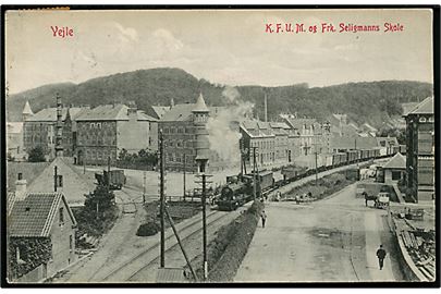 Vejle, K.F.U.M. og Fr. Seligmanns skole med passerende damptog. Warburg no. 4203.