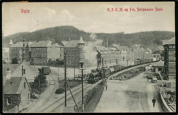 Vejle, K.F.U.M. og Fr. Seligmanns skole med passerende damptog. Warburg no. 4203.