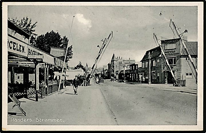 Randers, Strømmen med jernbaneoverskæring. Stenders Randers no. 308.